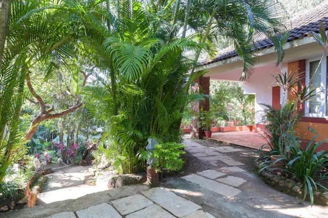 Nirvana Hermitage Anjuna Bagian luar foto